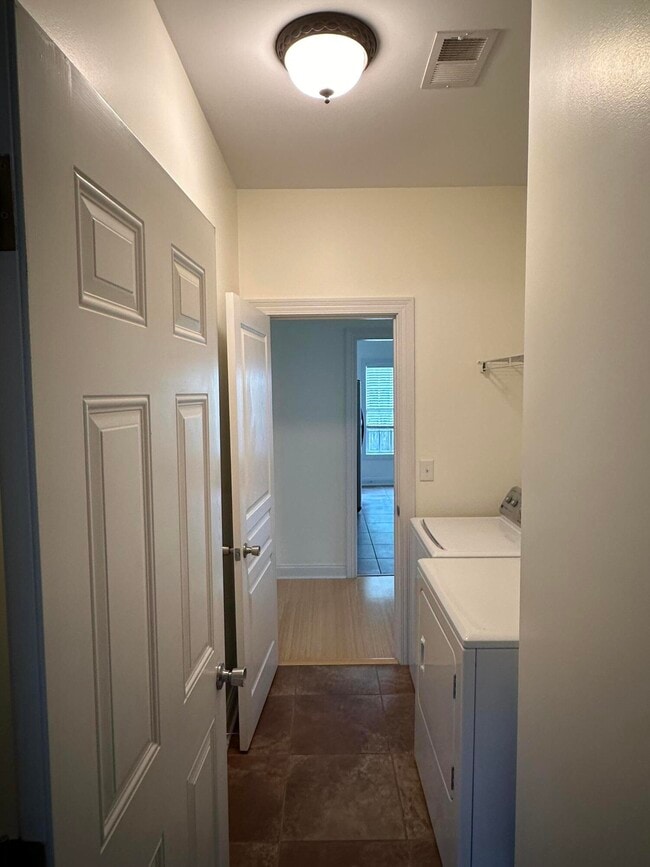 Building Photo - 106 Wisteria Ln