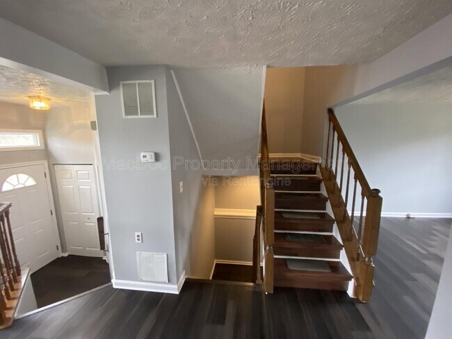 Building Photo - 300 Cross Ridge Ct