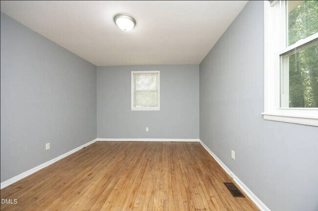 Building Photo - Charming Renovated Ranch – Turn-Key Ready in a Prime Raleigh Location