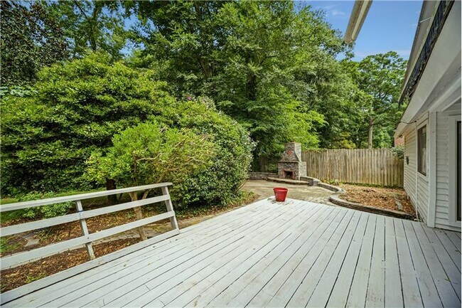 Building Photo - 1044 Commodore Dr