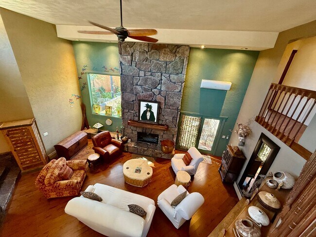 Building Photo - Historic Manitou Springs Home for Rent – M...