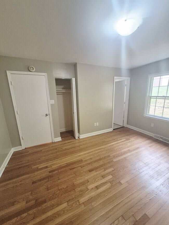 Building Photo - 2404 Barracks Ct