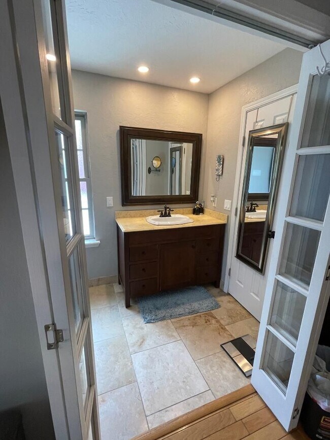 Building Photo - Gorgeous 3 BED, 2 BATH PLUS OFFICE WITH POOL!!!