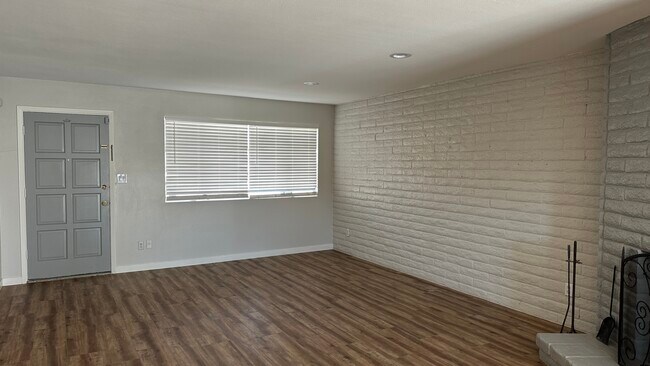 Building Photo - 2808 S Mill Ave