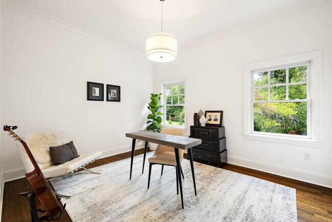 Building Photo - 1737 Barnesdale Way NE