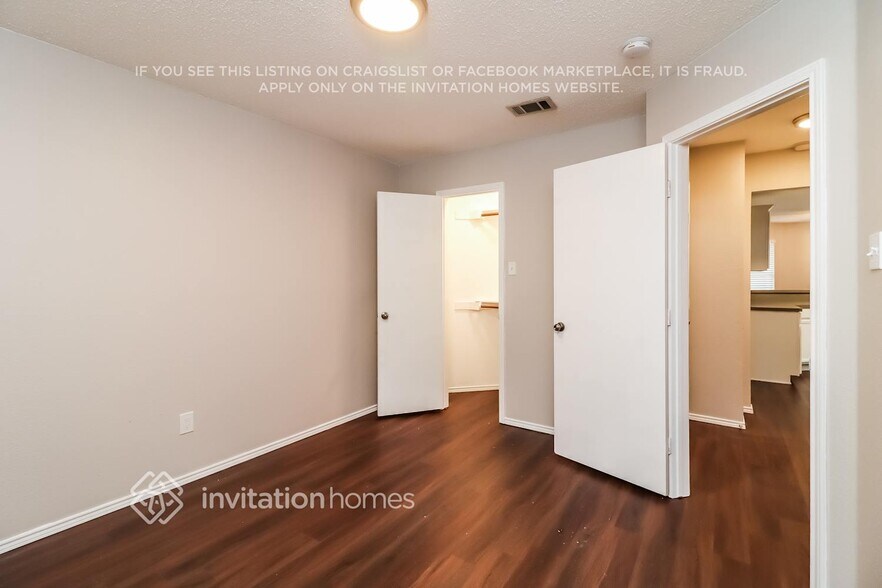 Building Photo - 944 Carlin Ln