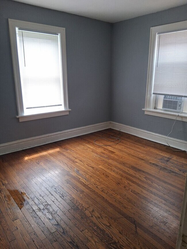 Building Photo - Welcome to 5028A Mardel in St. Louis, MO!