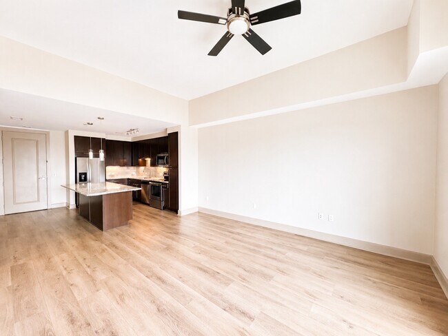 Building Photo - 9787 Katy Fwy