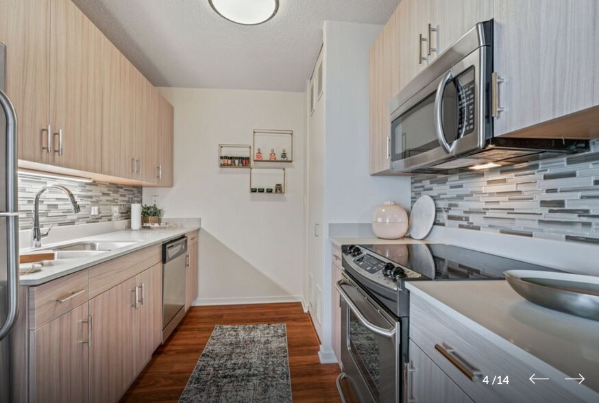 Building Photo - 645 N Kingsbury St