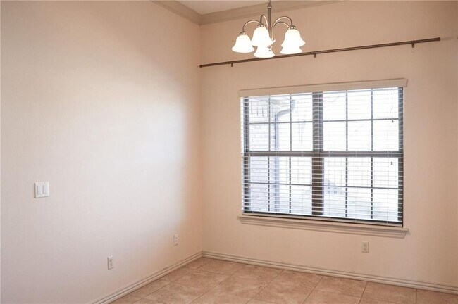 Building Photo - 3800 SW High Point Ave