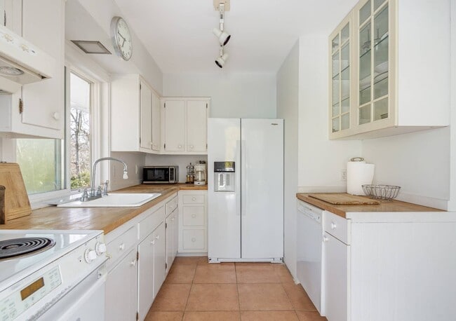 Building Photo - 20 Bay Inlet Rd