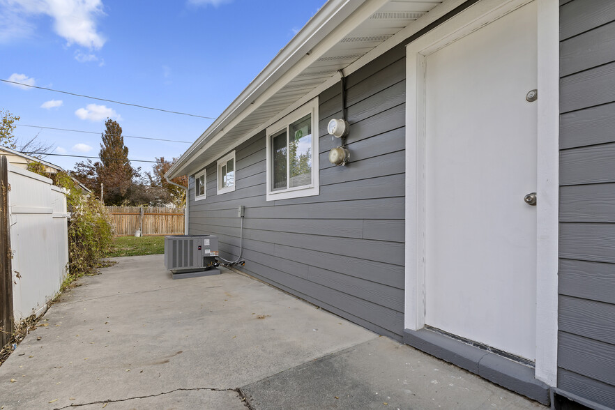 Building Photo - 291 E Garden Ave