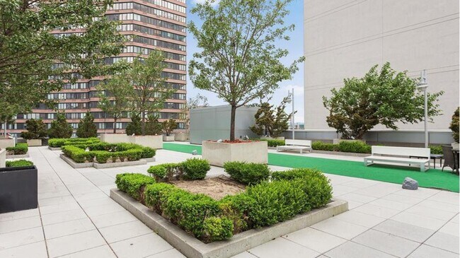 Building Photo - 635 W 42nd St
