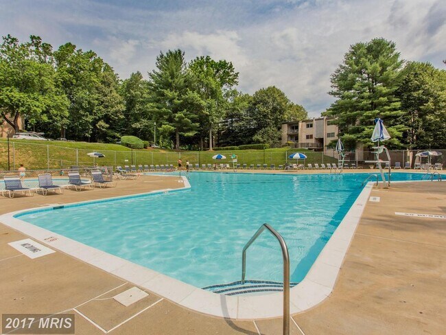 Building Photo - 2BD/1BA in Bethesda Park - Feeds to WJ HS - Great location - Close to Walter Reed & METRO