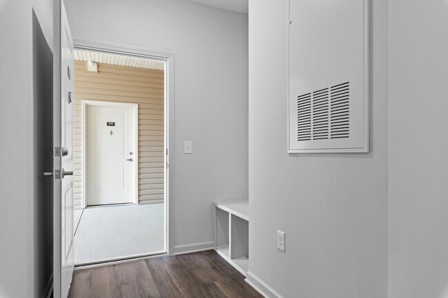 Building Photo - The Groves at 421 *Move In Special*