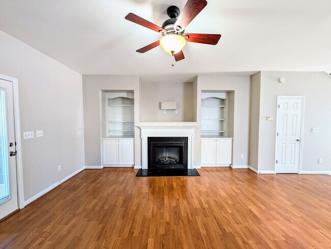 Building Photo - Hedingham Townhome