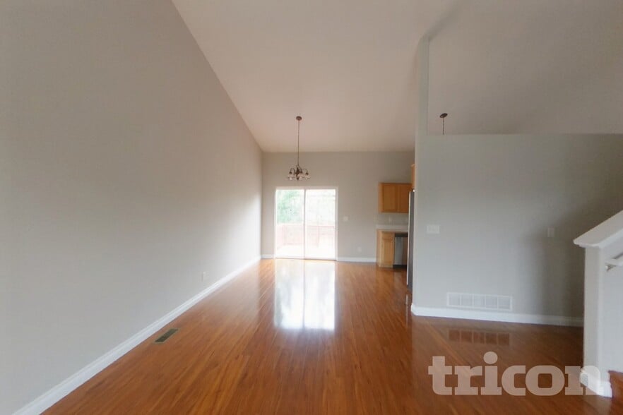 Building Photo - 4117 W 30th St Pl
