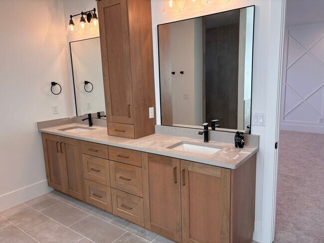 Building Photo - BRAND NEW 5 bed | 3 bath | 3 car garage cu...