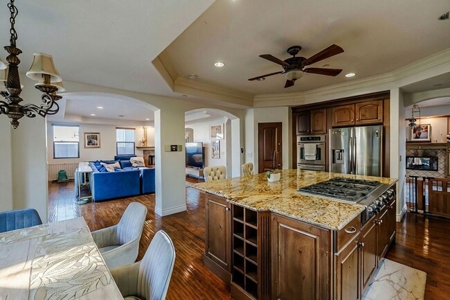 Building Photo - 2403 Alvord Ln