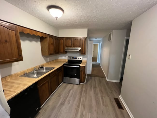 Building Photo - 302 Molloy Ct