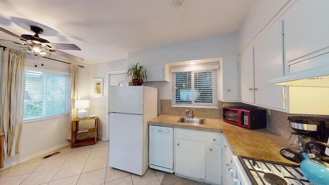 Building Photo - 3360 Garfield St