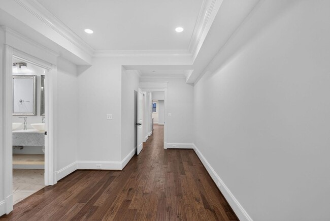 Building Photo - Bright Adams Morgan Condo with Den, Two Full Baths & In-Unit Laundry