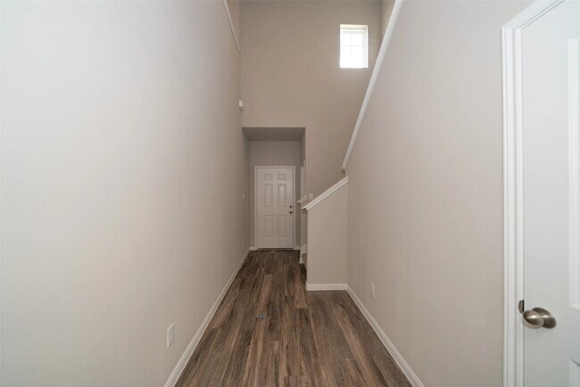Building Photo - 9514 Yellow Rose Dr