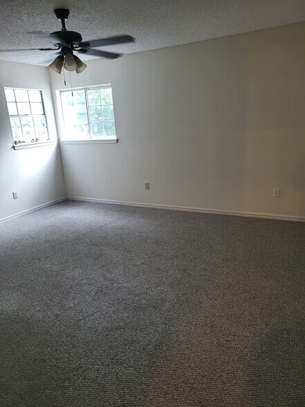 Building Photo - 149 Northshore Cir