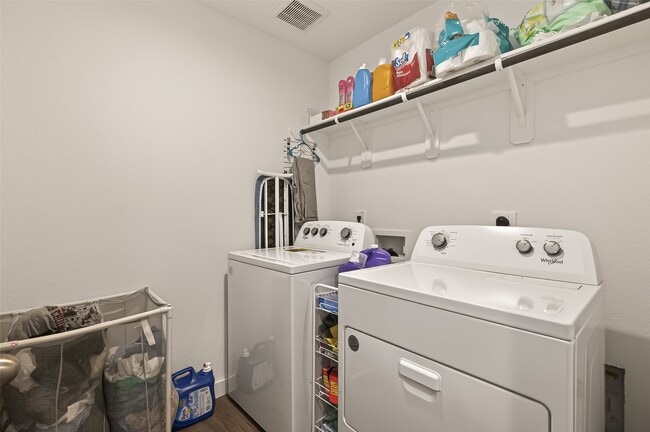 Building Photo - 1102 Rayburn Dr