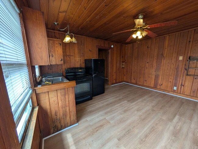 Building Photo - Cozy 1 bedroom 1 bath Available now!