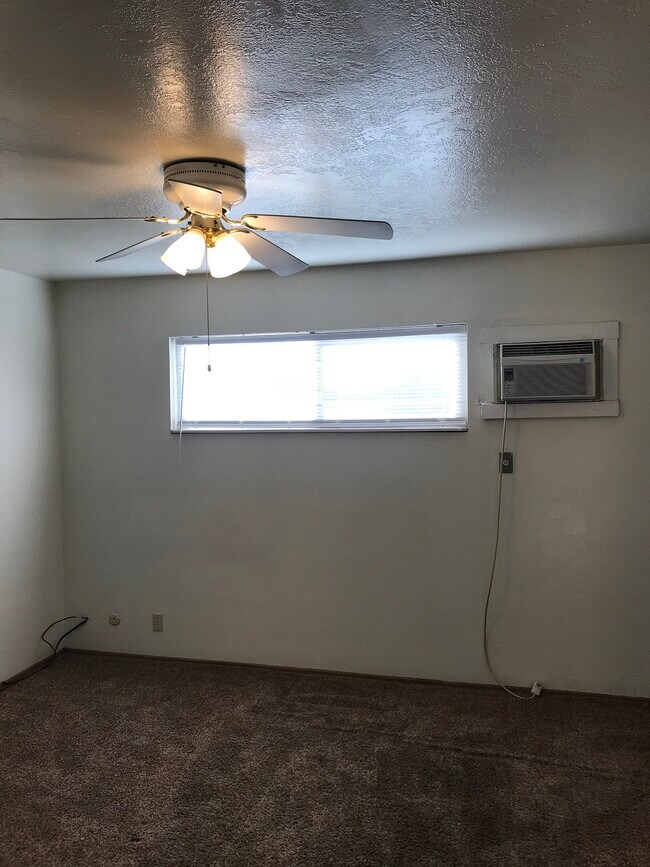 Building Photo - 1391 E Lindo Ave