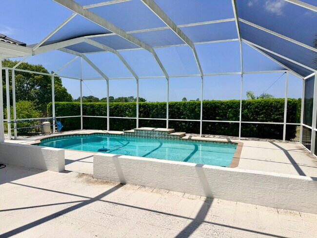 Building Photo - Beautifully maintained POOL home for Rent.