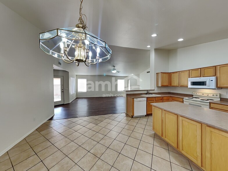 Building Photo - 10845 E Wier Ave