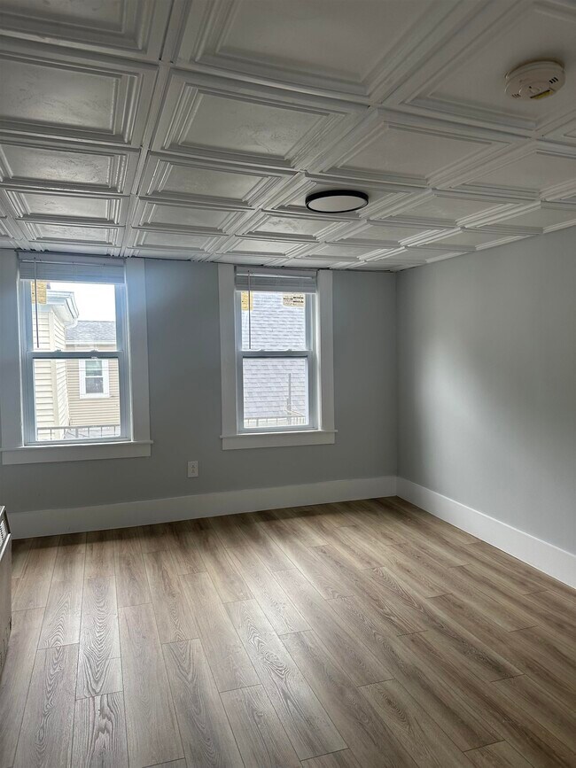 Building Photo - 30 Ledge St