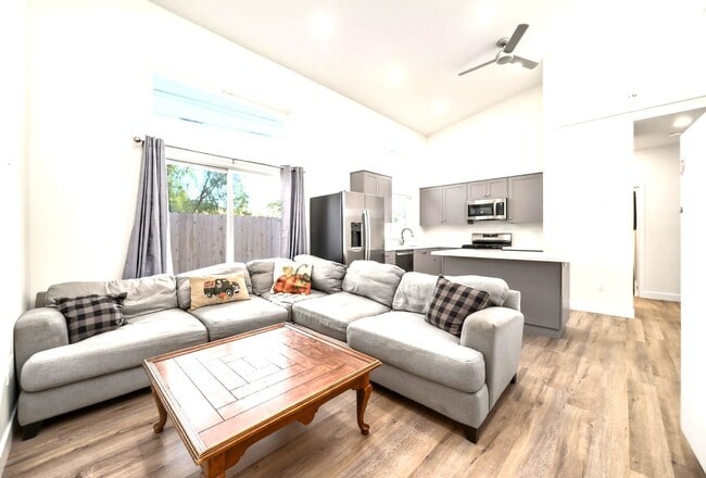 Building Photo - 133-135 Foothill Blvd