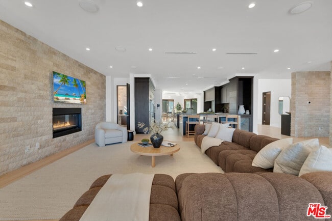 Building Photo - 3116 Elvido Dr