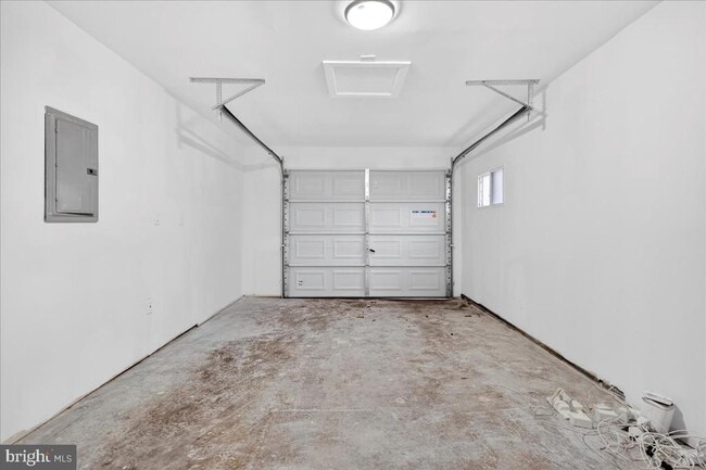 Building Photo - 6 Sherwood Ln