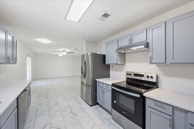 Building Photo - 165 Loving Dr