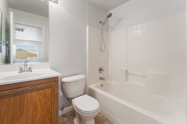 Building Photo - You're going to love this 4 bedroom 2.5 bath! Looks and Feels Brand New!