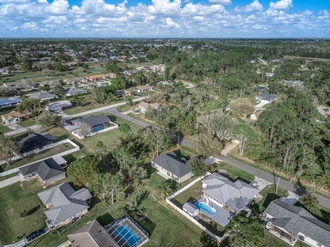 Building Photo - 3 Bedroom Home Located In The Sun N Lake Golf Community