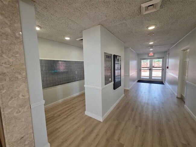 Building Photo - 4020 Galt Ocean Dr