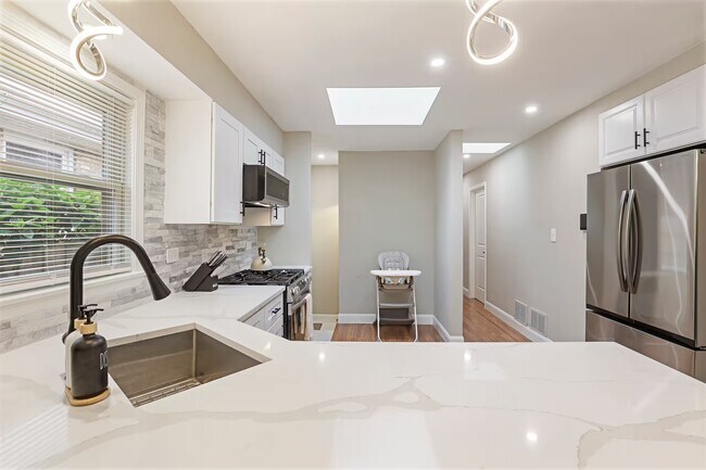 Building Photo - 7648 Kenneth Ave
