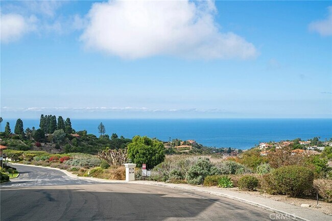 Building Photo - 6542 Ocean Crest Dr