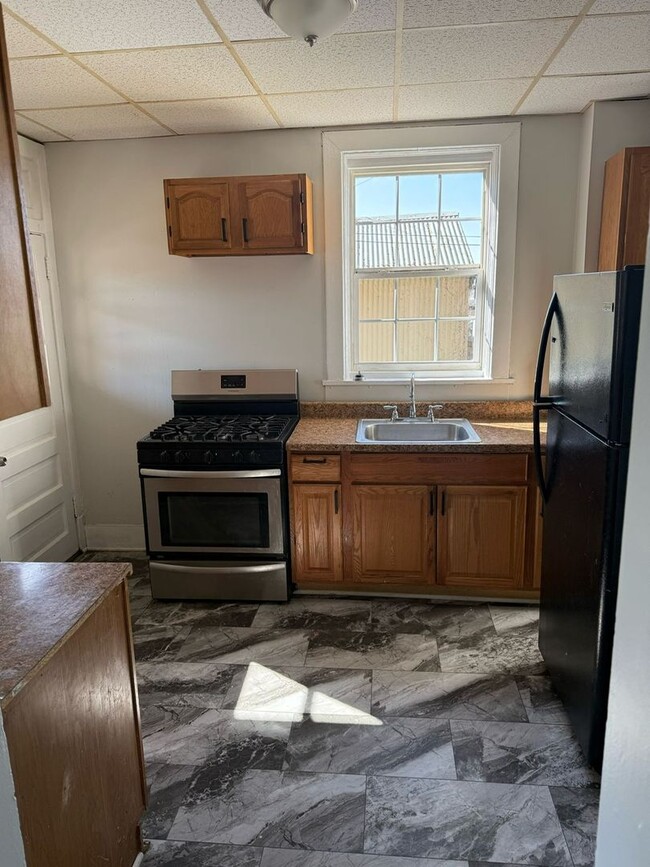 Primary Photo - Newly Remodeled 3 Bedroom