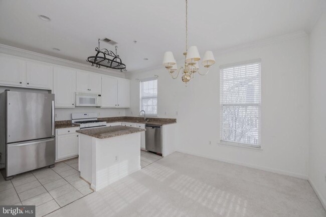 Building Photo - 5108 English Terrace