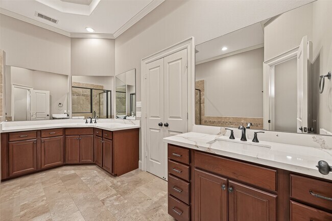 Building Photo - 232 Detering St