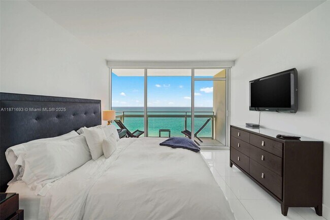 Building Photo - 6801 Collins Ave