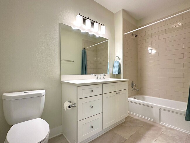 Building Photo - Celia's Court Unit #11