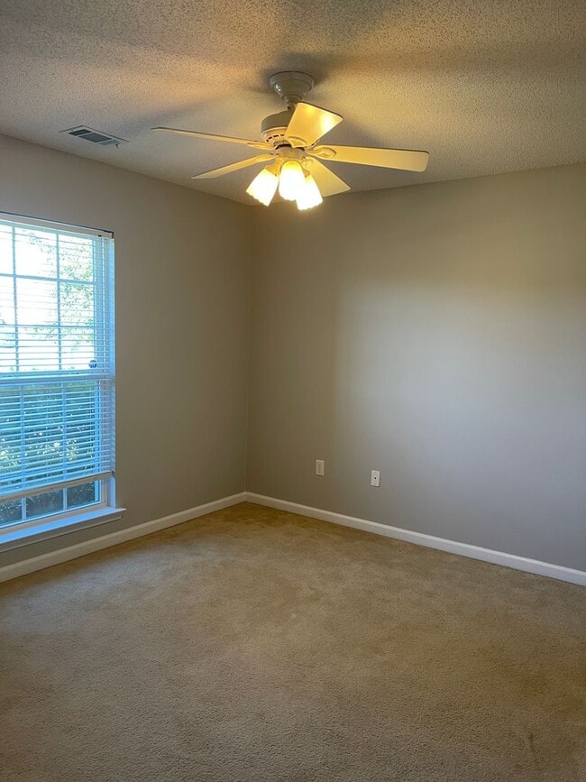 Building Photo - Discover Your Ideal Family Home in Pooler, Georgia!