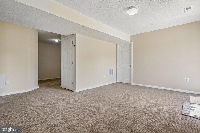 Building Photo - 14677 Cloverdale Rd
